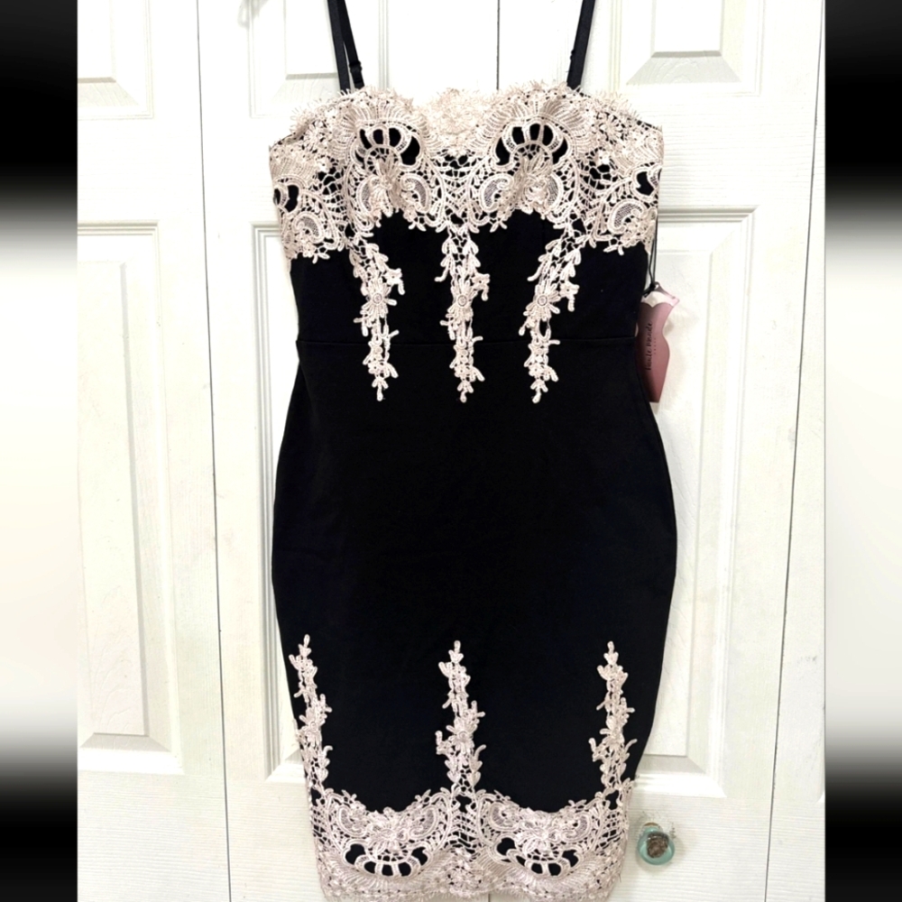Vintage Elegant‎ Black and Cream Lace Dress